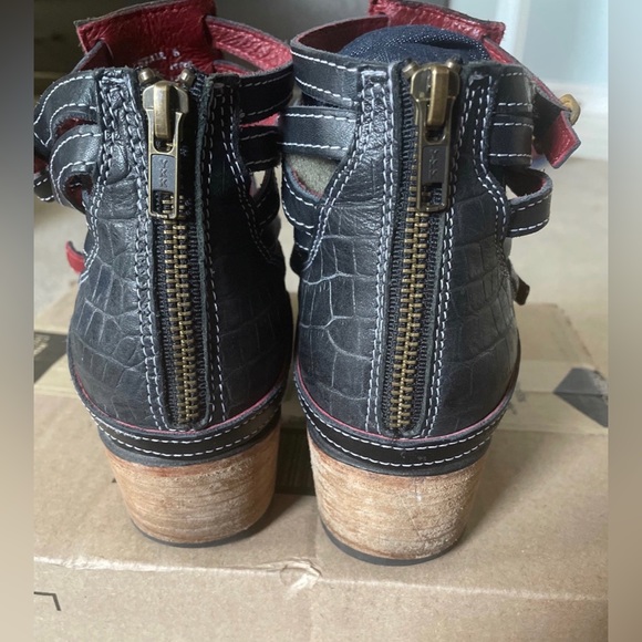 Freebird by Steven Black Croc Combo Stair Booty - Picture 4 of 6